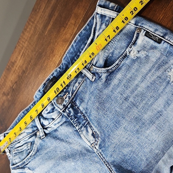 Silver Jeans Blue Jean Shorts Mid-Rise Distressed - Picture 6 of 9